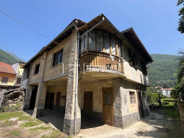 casa indipendente in vendita a Pont Canavese