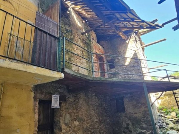 casa indipendente in vendita a Pont Canavese
