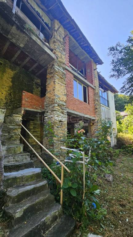 casa indipendente in vendita a Pont Canavese