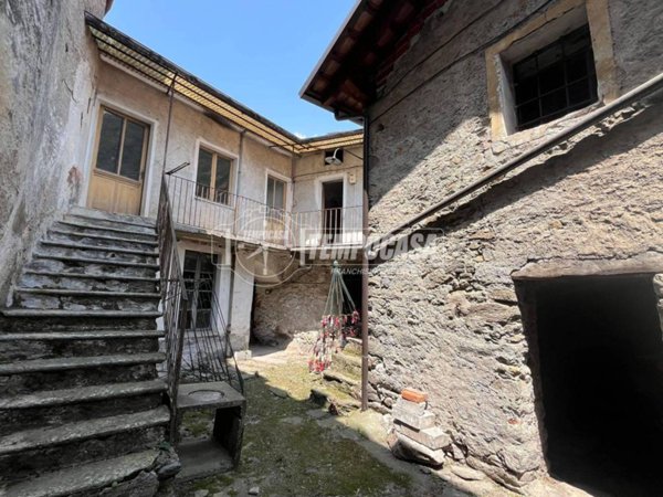 casa indipendente in vendita a Pont Canavese