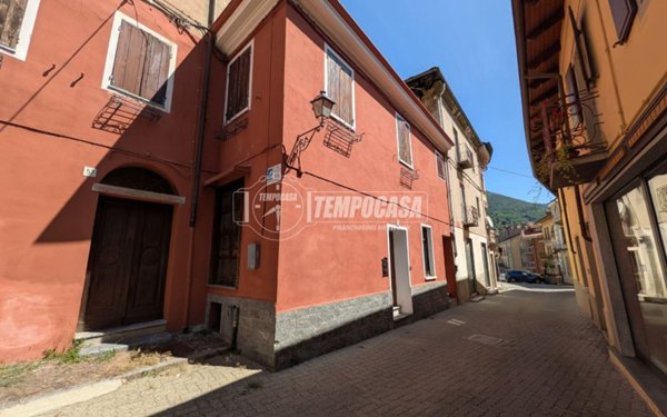 casa indipendente in vendita a Pont Canavese