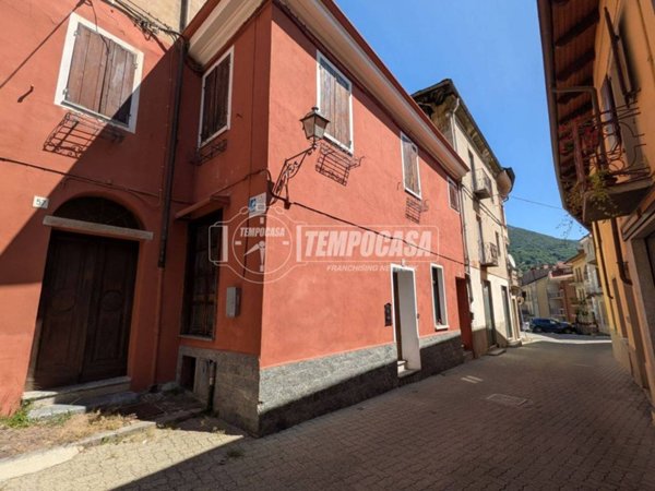 casa indipendente in vendita a Pont Canavese