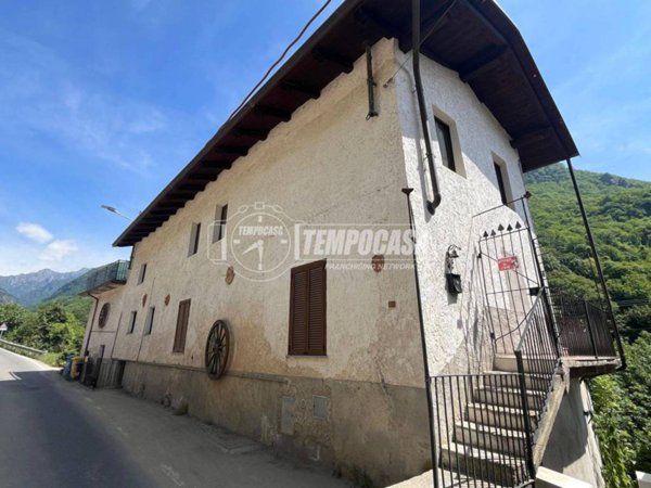 appartamento in vendita a Pont Canavese