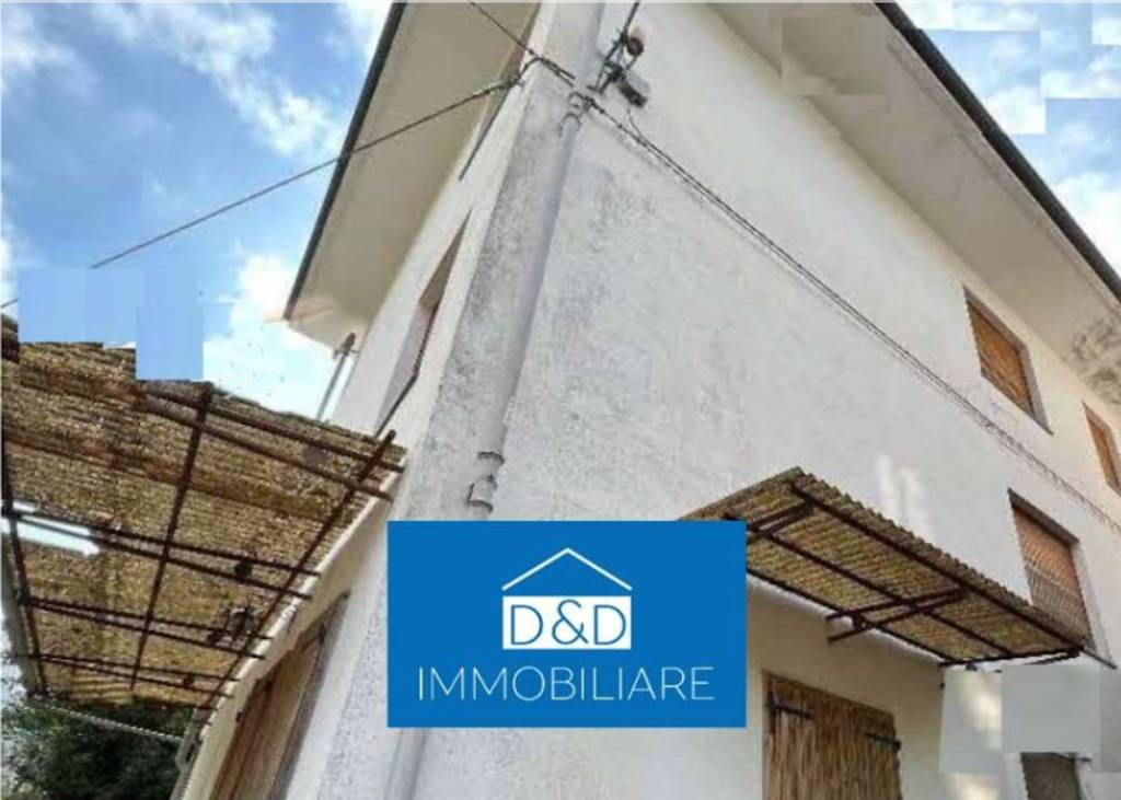 casa indipendente in vendita a Pont Canavese