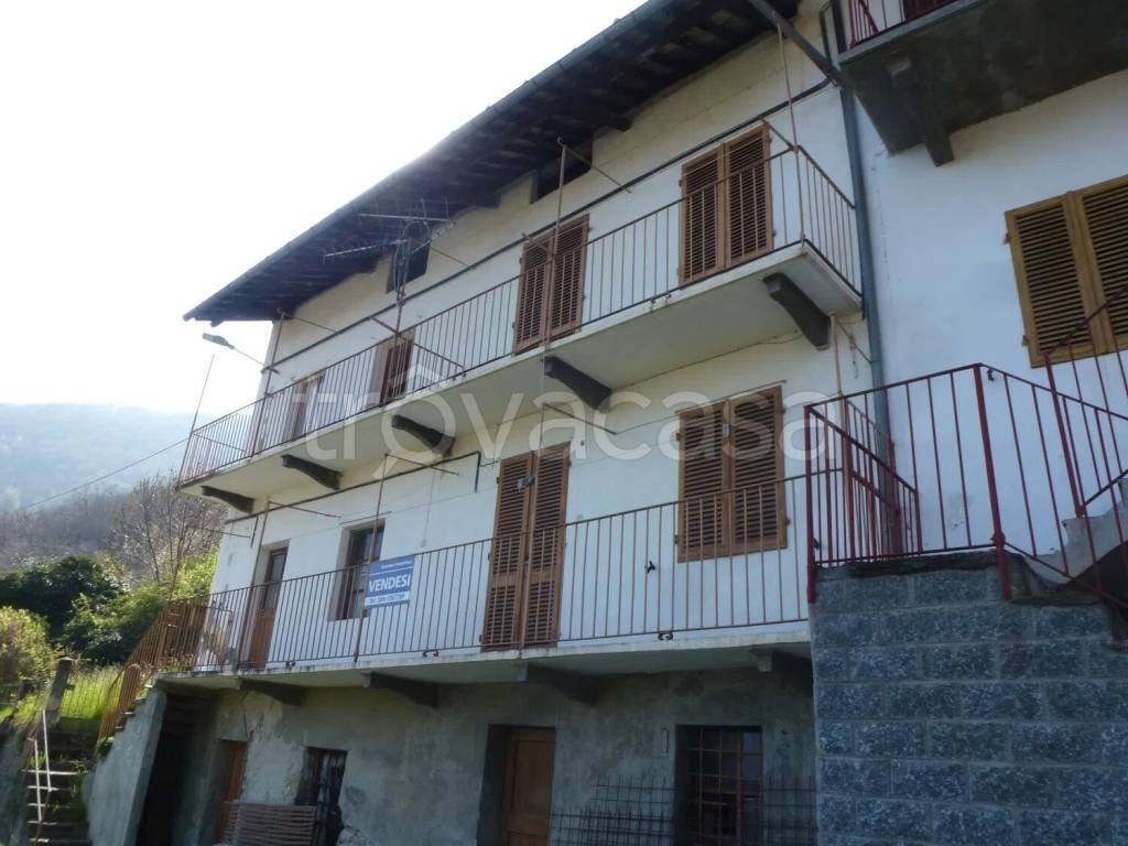 casa indipendente in vendita a Pont Canavese