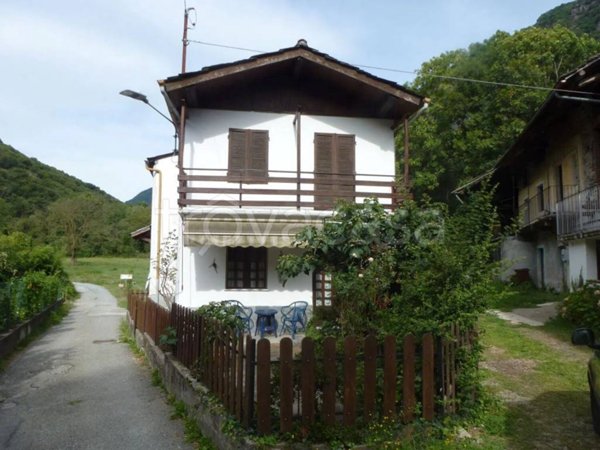 casa indipendente in vendita a Pont Canavese