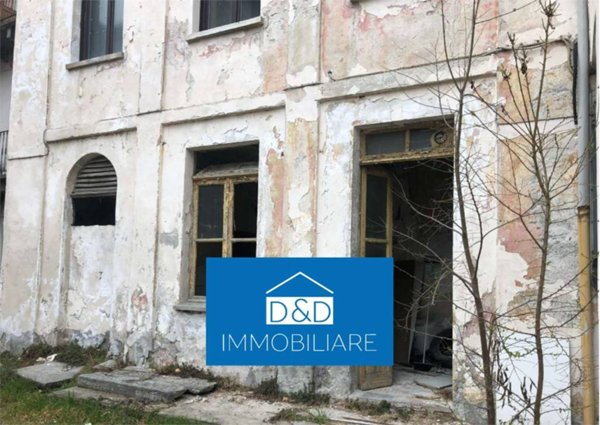 locale di sgombero in vendita a Pont Canavese