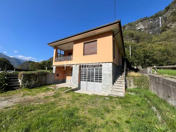 casa indipendente in vendita a Pont Canavese