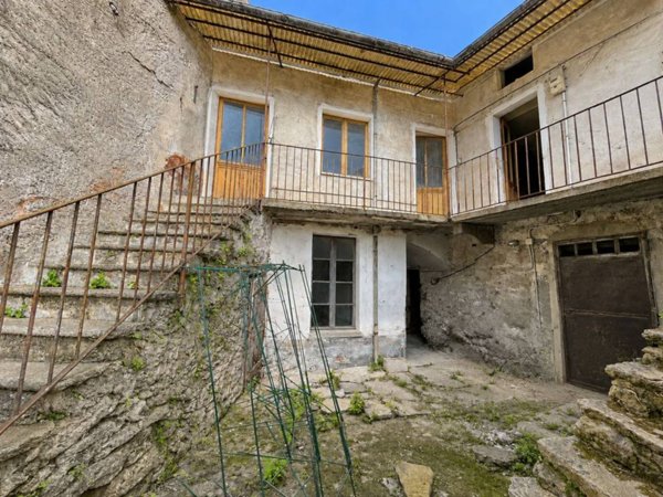 casa indipendente in vendita a Pont Canavese