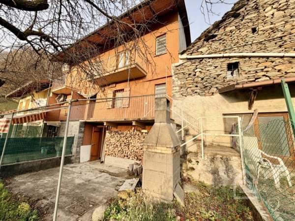 casa indipendente in vendita a Pont Canavese
