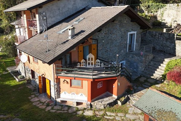 casa indipendente in vendita a Pont Canavese