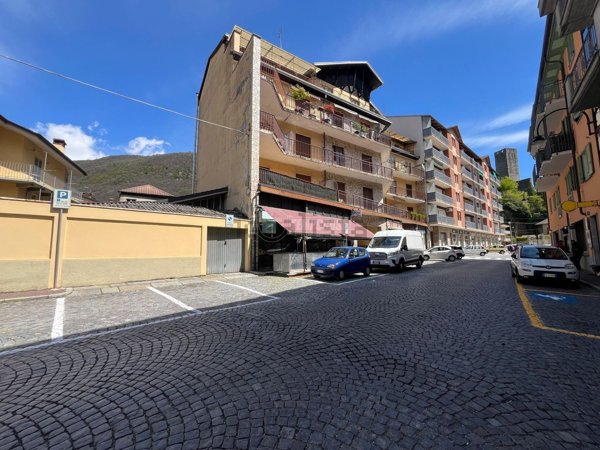 locale commerciale in vendita a Pont Canavese