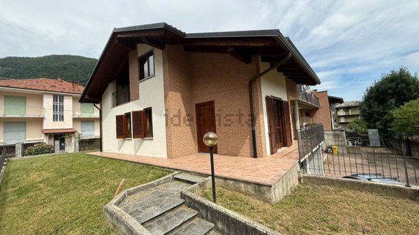 casa indipendente in vendita a Pont Canavese