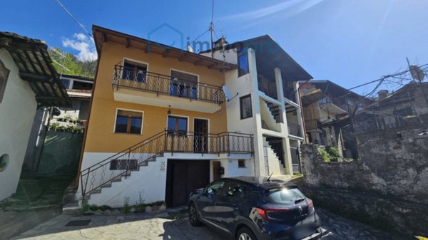 casa indipendente in vendita a Pont Canavese
