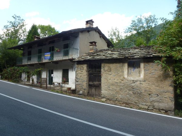 esavano in vendita a Pont Canavese