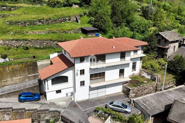 casa indipendente in vendita a Pont Canavese