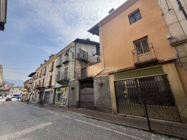 casa indipendente in vendita a Pont Canavese