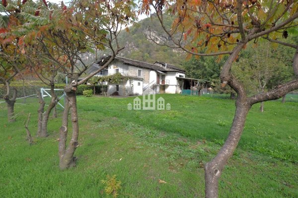 casa indipendente in vendita a Pont Canavese