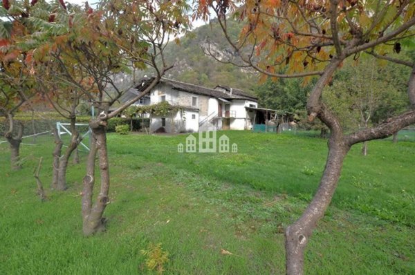 casa indipendente in vendita a Pont Canavese