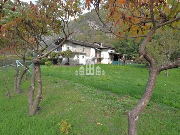 casa indipendente in vendita a Pont Canavese