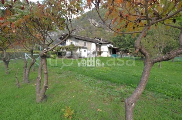 casa indipendente in vendita a Pont Canavese