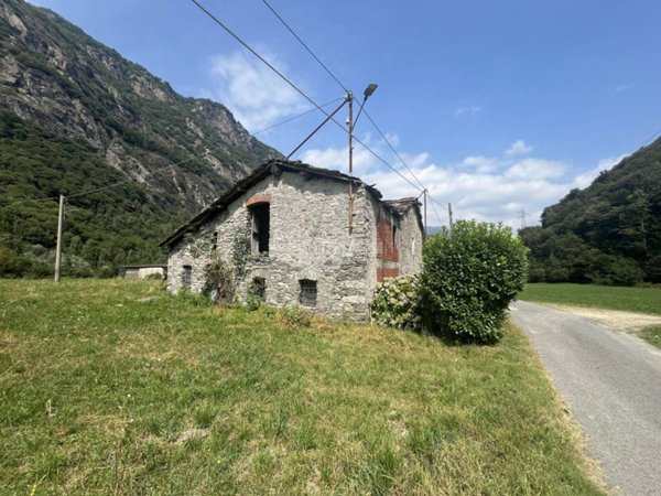casa indipendente in vendita a Pont Canavese