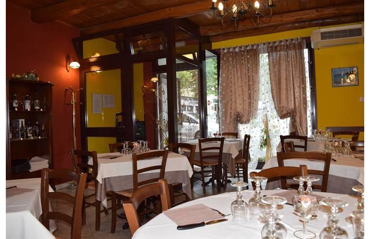 negozio in vendita a Pont Canavese