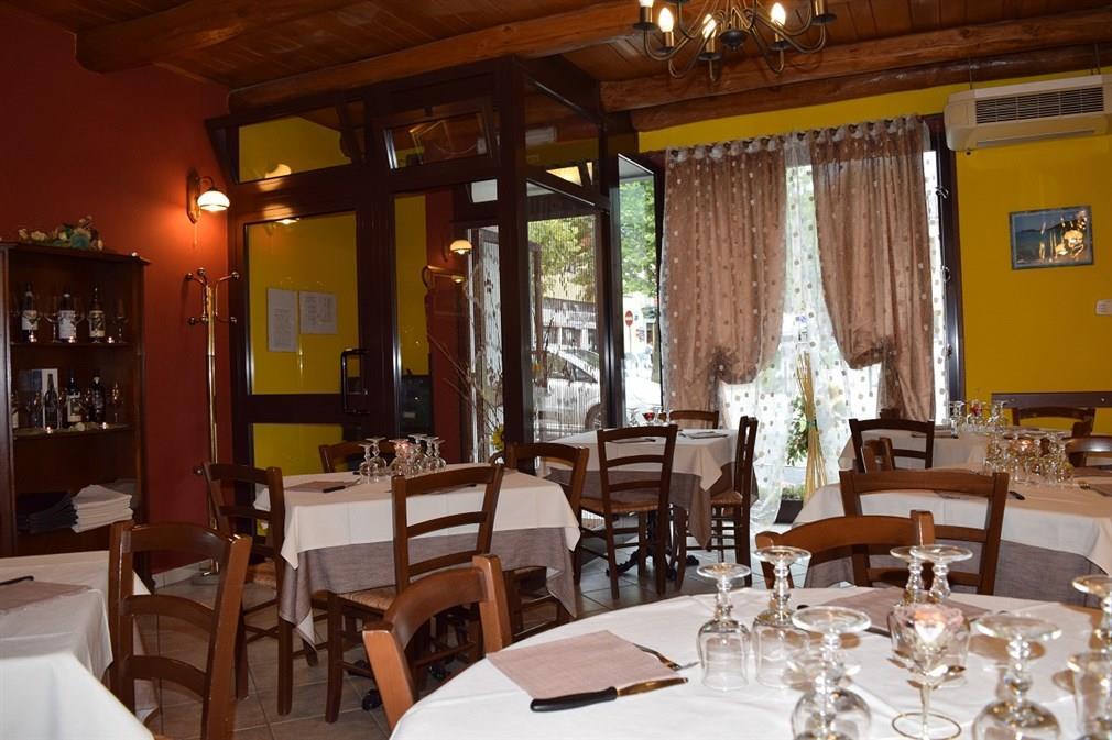 negozio in vendita a Pont Canavese