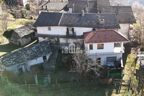 casa indipendente in vendita a Pont Canavese