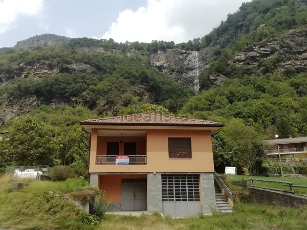 casa indipendente in vendita a Pont Canavese