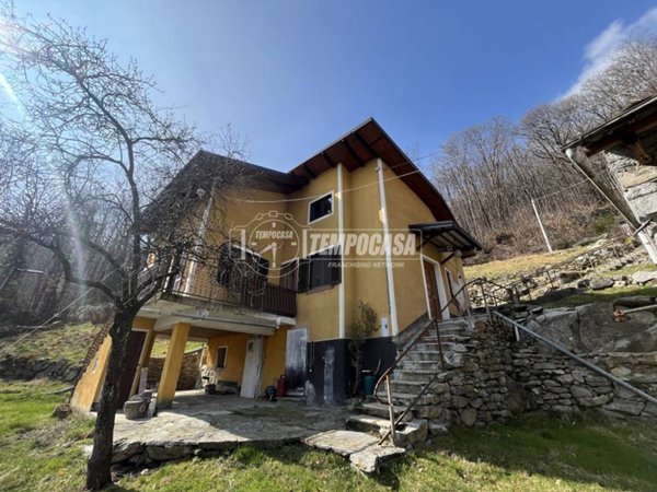 casa indipendente in vendita a Pont Canavese