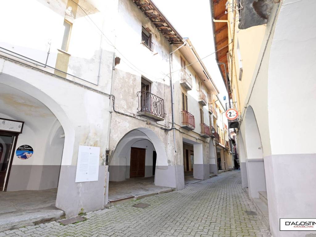 casa indipendente in vendita a Pont Canavese