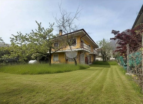 casa indipendente in vendita a Pont Canavese