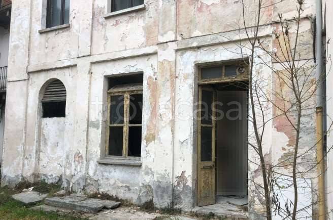 intera palazzina in vendita a Pont Canavese