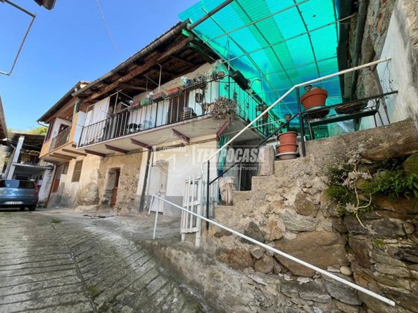 casa indipendente in vendita a Pont Canavese