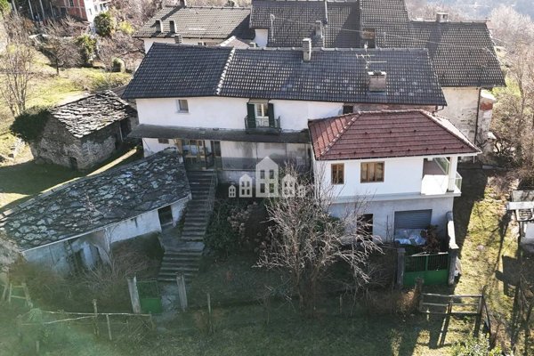 casa indipendente in vendita a Pont Canavese