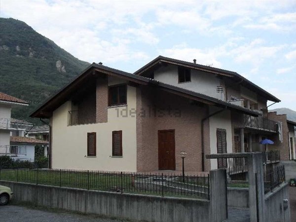 casa indipendente in vendita a Pont Canavese