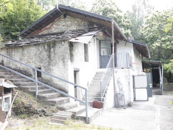casa indipendente in vendita a Pont Canavese