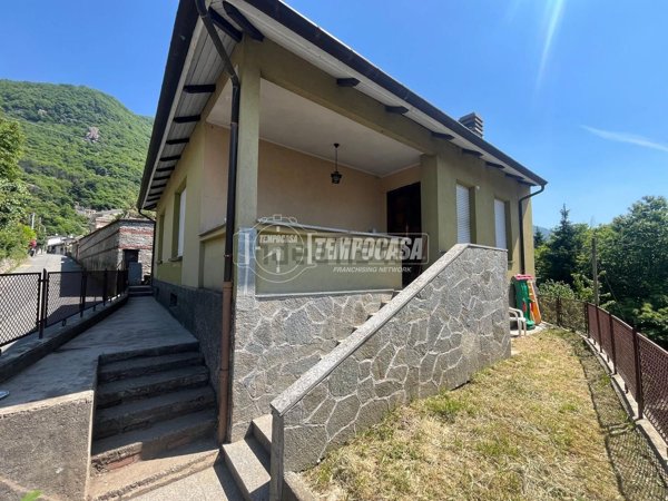 casa indipendente in vendita a Pont Canavese