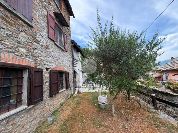 casa indipendente in vendita a Pont Canavese