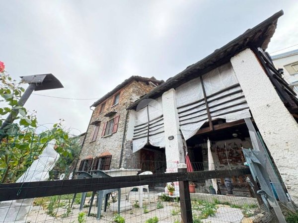 casa indipendente in vendita a Pont Canavese