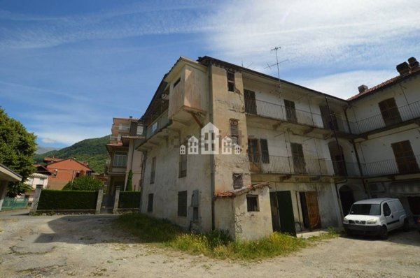 casa semindipendente in vendita a Pont Canavese