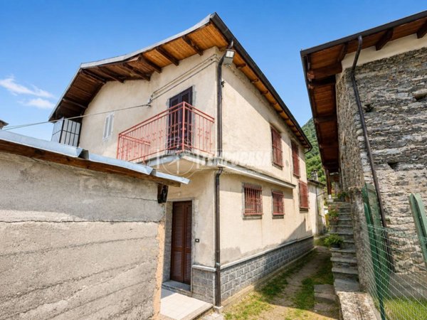 casa indipendente in vendita a Pont Canavese