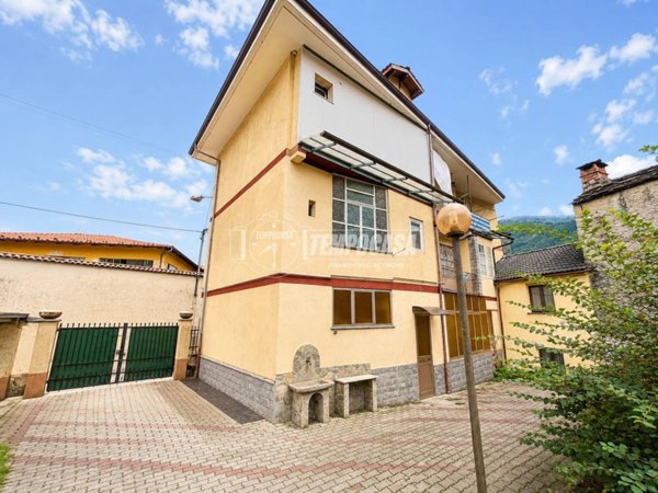 casa indipendente in vendita a Pont Canavese