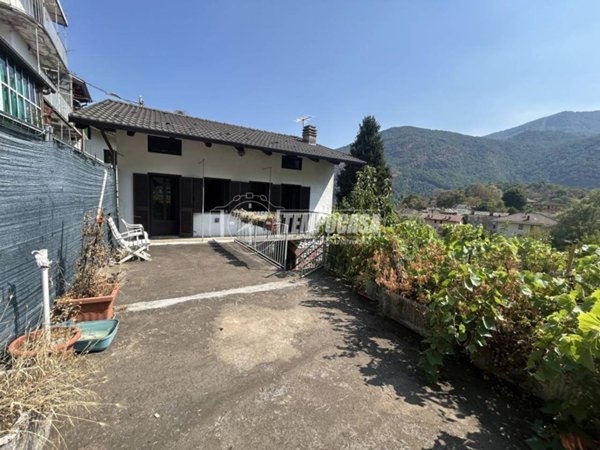 casa indipendente in vendita a Pont Canavese