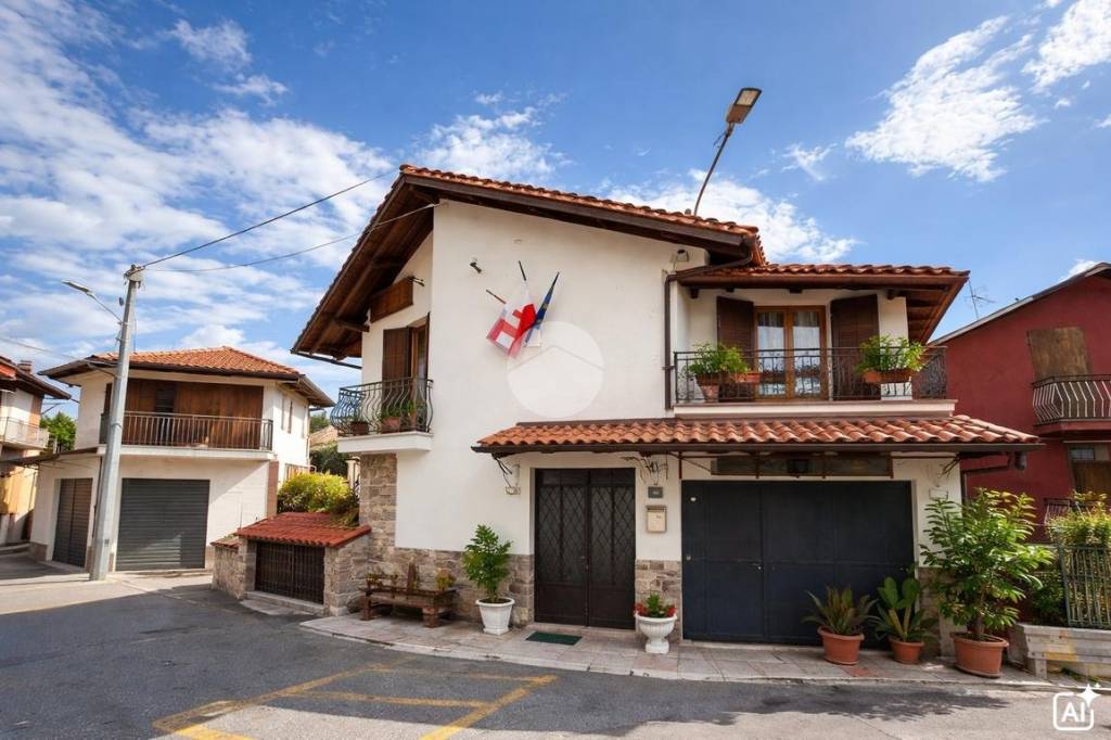 casa indipendente in vendita a Pont Canavese