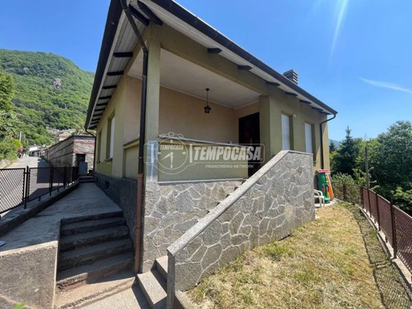casa indipendente in vendita a Pont Canavese