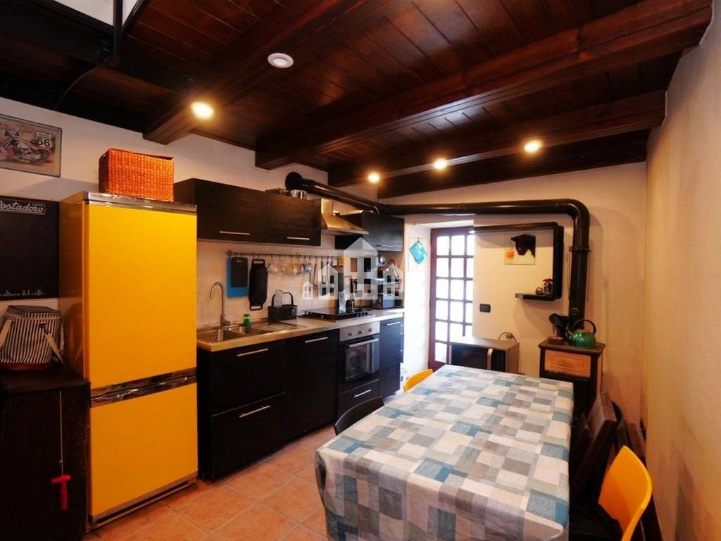 casa indipendente in vendita a Pont Canavese