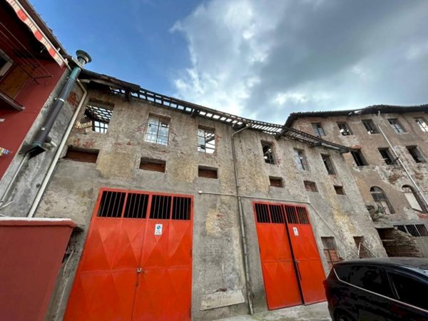 locale di sgombero in vendita a Porte