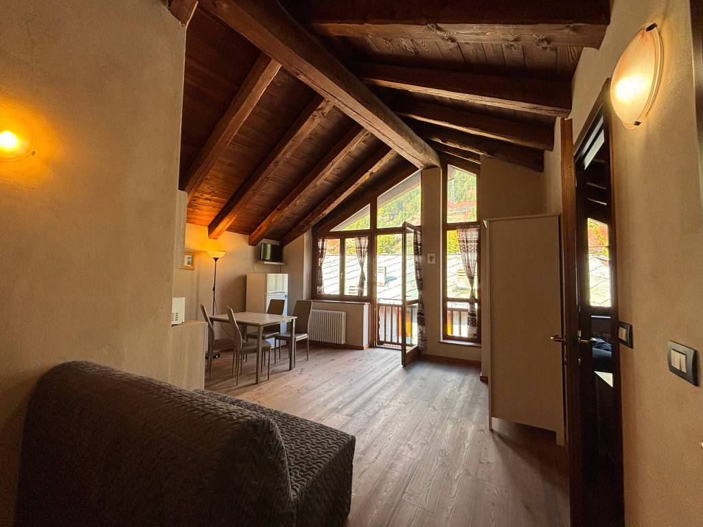 appartamento in vendita a Pragelato in zona Souchères Basses